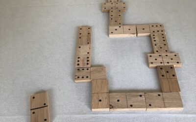 Eiken houten dominospel van eigen hand